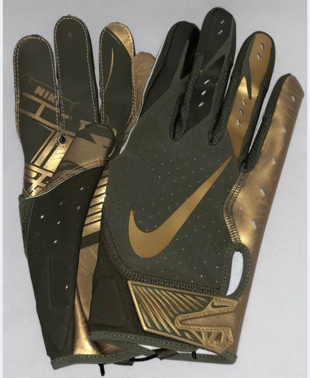 nike football gloves medium